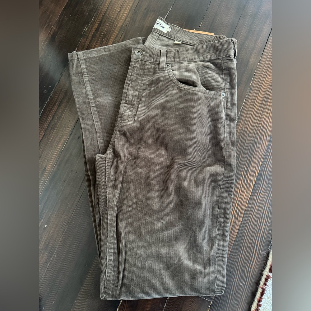 Taylor Stitch - Slim 5-Pocket Pant in Fatigue Olive Corduroy